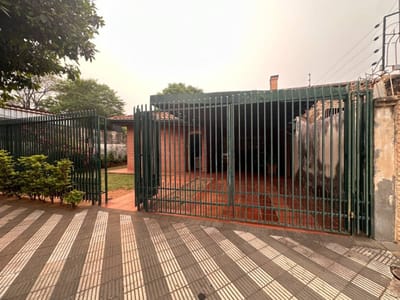 VENDO CASA EN EL BARRIO LOS LAURELES