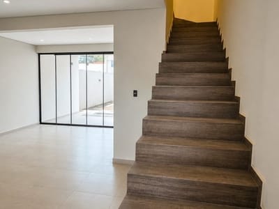 VENDO AMPLIO DUPLEX CON 4 DORMITORIOS A ESTRENAR EN LAMBARÉ