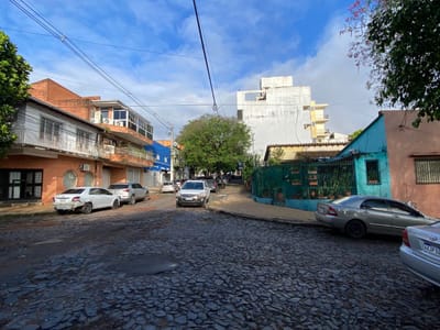VENDO CASA EN BARRIO SAN ANTONIO, ASUNCIÓN.