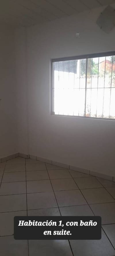 Alquilo Casa En Barrio Los Laureles