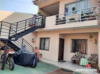 AMPLIA CASA EN VENTA DE 2 PLANTAS ZONA GUARACACHI