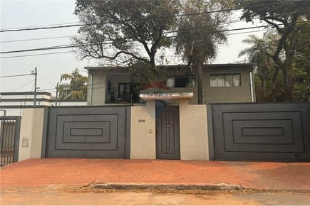 EN VENTA RESIDENCIA EN LAMBARE CON 4 SUITES
