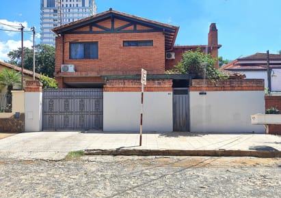 Vendo hermosa casa a metros del shopping del Sol Asunción