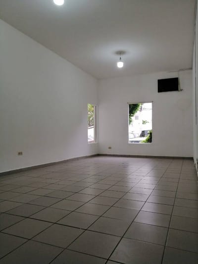 Oficina Estratégica en Alquiler - Comercial Chubi