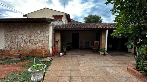 VENDO AMPLIA VIVIENDA EN ESQUINA - SAN LORENZO