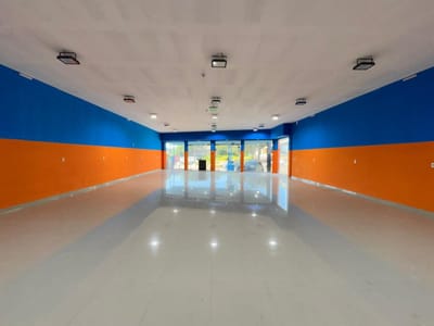 ALQUILO SALON SHOWROOM c/ DEPOSITO SOBRE AVDA. FERNANDO