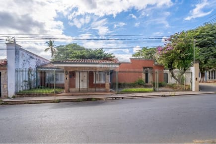 Vendo casa en esquina - Lambare zona Arete