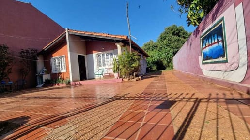 VENDO CASA EN LUQUE - Casa a refaccionar, con amplio terreno.