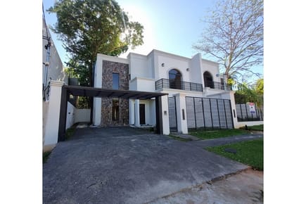VENDO DUPLEX EN BARRIO HIPODROMO 