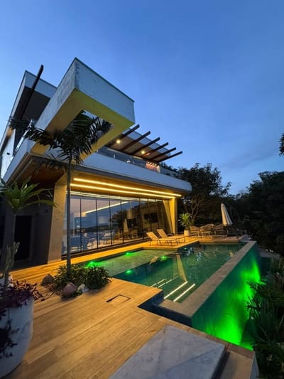RESIDENCIA DE LUJO AMOBLADA FRENTE AL RIO ACARAY