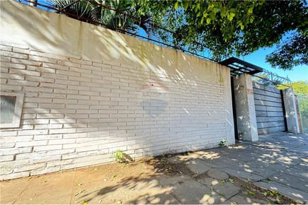 VENDO AMPLIA CASA CON PISCINA EN LAMBARE