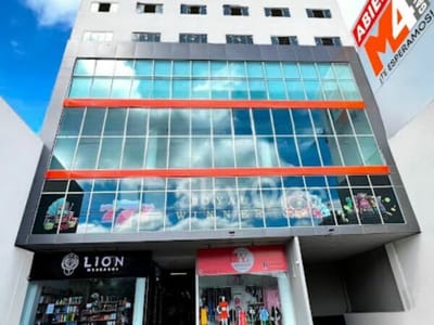 ALQUILO SALON COMERCIAL A ESTRENAR EN HERMOSA GALERIA
