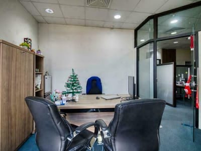 EN VENTA OFICINA DE 119 M2 CON 3 COCHERAS EN EL EJE CORPORATIVO, ASUNCION