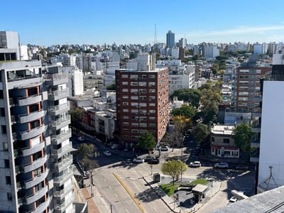Exclusivo Apartamento de 1 Dormitorio con Garage y Amplia Terraza en el Corazón de Punta Carretas.