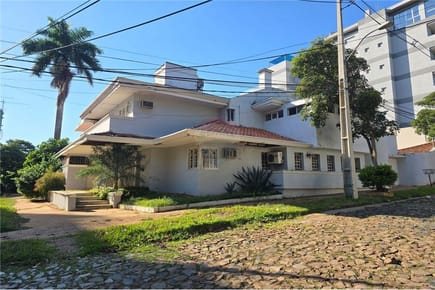 ALQUILO AMPLIA CASA EN CARMELITAS
