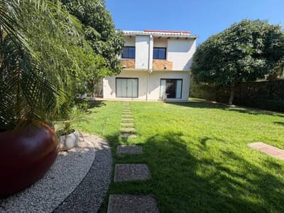 CASA EN ALQUILER EN CONDOMINIO JARDINES DEL URUBO