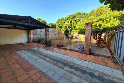 En venta casa en esquina con 4 habitaciones