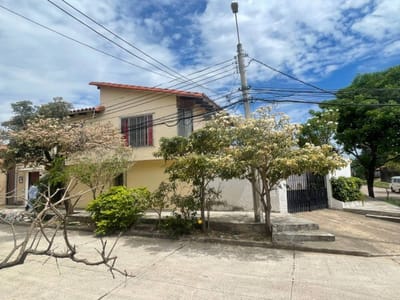 CASA EN VENTA, RADIAL 10 4TO Y 5TO ANILLO (TC:7)