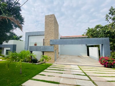 CASA EN VENTA JARDINES DEL URUBO