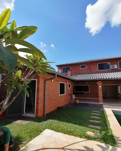 **HERMOSA CASA EN VENTA EN LAMBARÉ**