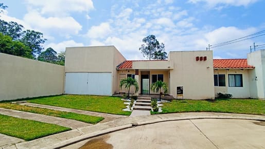 AMPLIA CASA EN VENTA EN CONDOMINIO FAMILY CLUB ZONA NORTE
