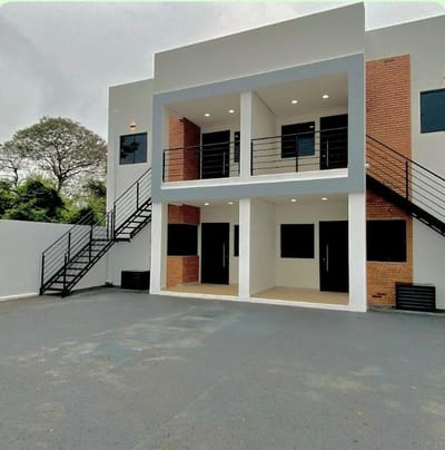 DUPLEX EN VENTA EN LOMA MERLO - LUQUE