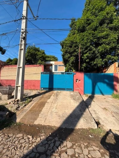 Casa con 2 viviendas y piscina, Zeballos Cué