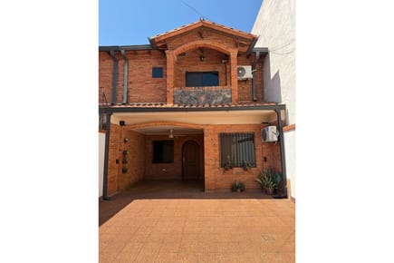 Casa Fernando De La Mora/ zona Norte
