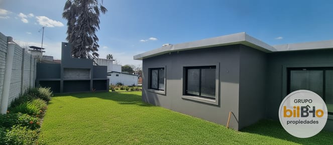 Casa en venta c/ cochera en Lagomar