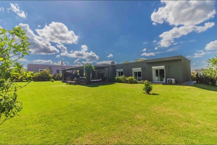 Casa en venta de 3 dormitorios c/ cochera en Colinas De Carrasco