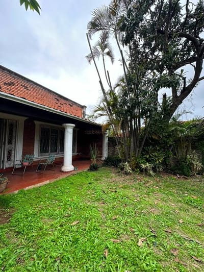 Vendo casa en Sajonia a tan solo 200mts del Palacio de Justicia