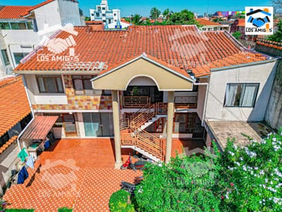 Hermosa Casa De 2 Pisos En Venta