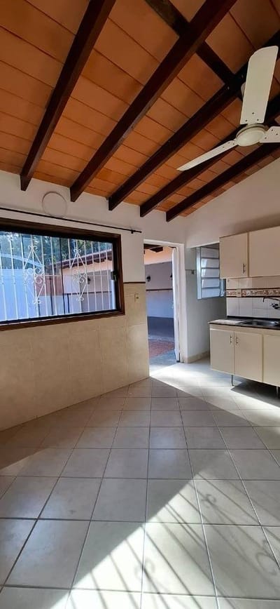 EN ALQUILER CASA EN BARRIO MBOCAYATY