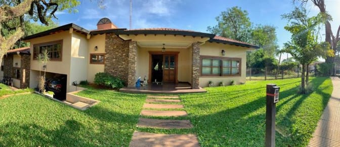 EN VENTA CASA EN LAMBARE - BARRIO CERRADO