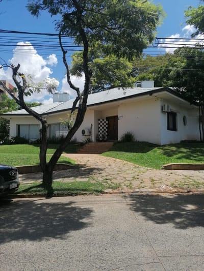 Casa en venta de 6 ambientes en Villa Morra