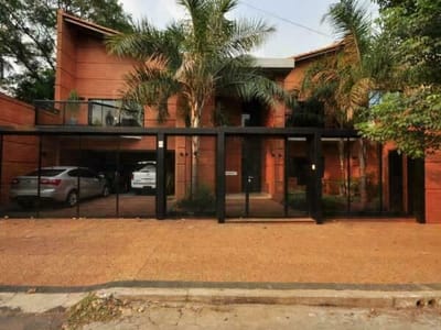 Casa en venta de 5 ambientes en Mburicao