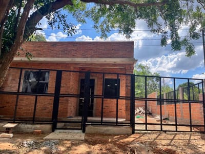 VENDO CASA A ESTRENAR EN ÑEMBY