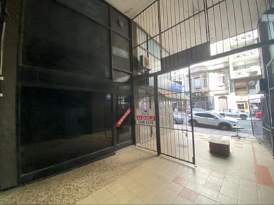 Venta de Local Comercial en Galería a pasos de 18 de Julio