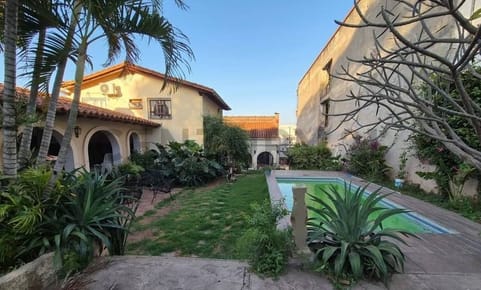 Alquilo Propiedad Estilo Colonial, Impecable En El Centro De Asunción