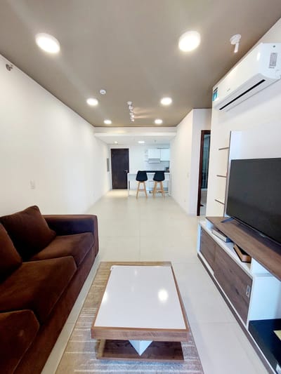 Vendo Departamento de 2 habitaciones semi amoblado Zona Shopping del Sol