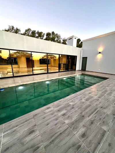 RESIDENCIA EXCLUSIVA - ESTILO MINIMALISTA EN EL CONDOMINIO SURUBII (EN POZO)
