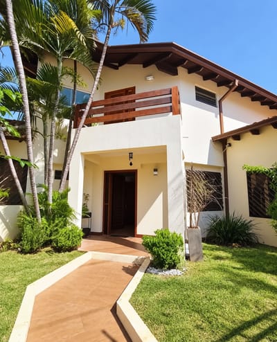 Vendo Casa de 4 dormitorios en Fernando de la Mora Zona Norte – 656 m²