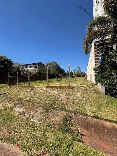 Vendo terreno de 975 m2 en Encarnacion