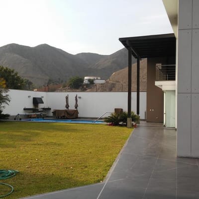 BAJO DE PRECIOVendo moderna casa en La Planicie la Molina