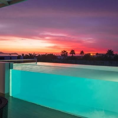 PRECIO DE OCASIONVendo casa  fila en esquina vista al mar