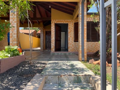 alquilo casa en el centro de Encarnacion