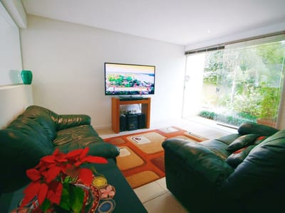 VENDO TRIPLEX DE 3 DORMITORIOS EN BARRIO SAN JORGE!!!