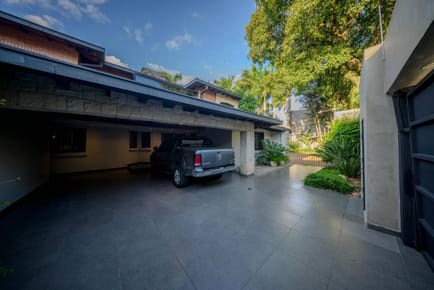 Residencia de Gran Porte en Alquiler: Espacios Amplios y Confort Total