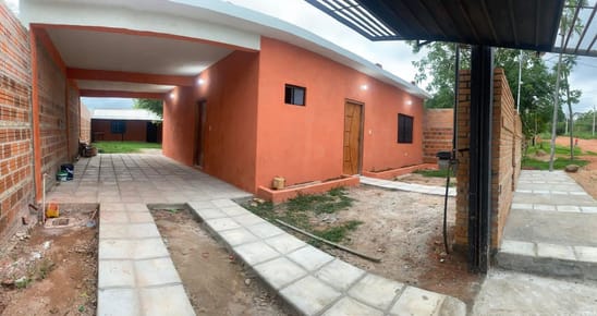 VENDO CASA CON DOS SALONES EN ÑEMBY