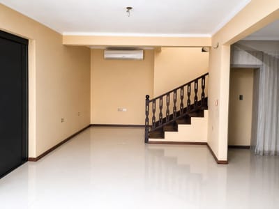 VENDO CASA DE 3 DORMITORIOS EN BARRIO MBURICAO